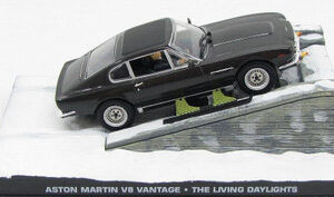 JAMES BOND – 1/43 ASTON MARTIN V8 WITH SKIS (THE LIVING DAYLIGHTS)