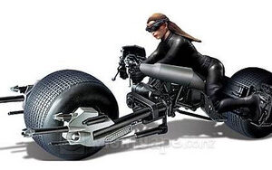 Batman Dark Knight Bat Pod with Catwoman 1:18 Model Kit
