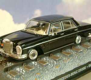 JAMES BOND – 1/43 MERCEDES-BENZ 250SE (OCTOPUSSY)