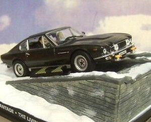 JAMES BOND – 1/43 ASTON MARTIN V8 WITH SKIS (THE LIVING DAYLIGHTS)
